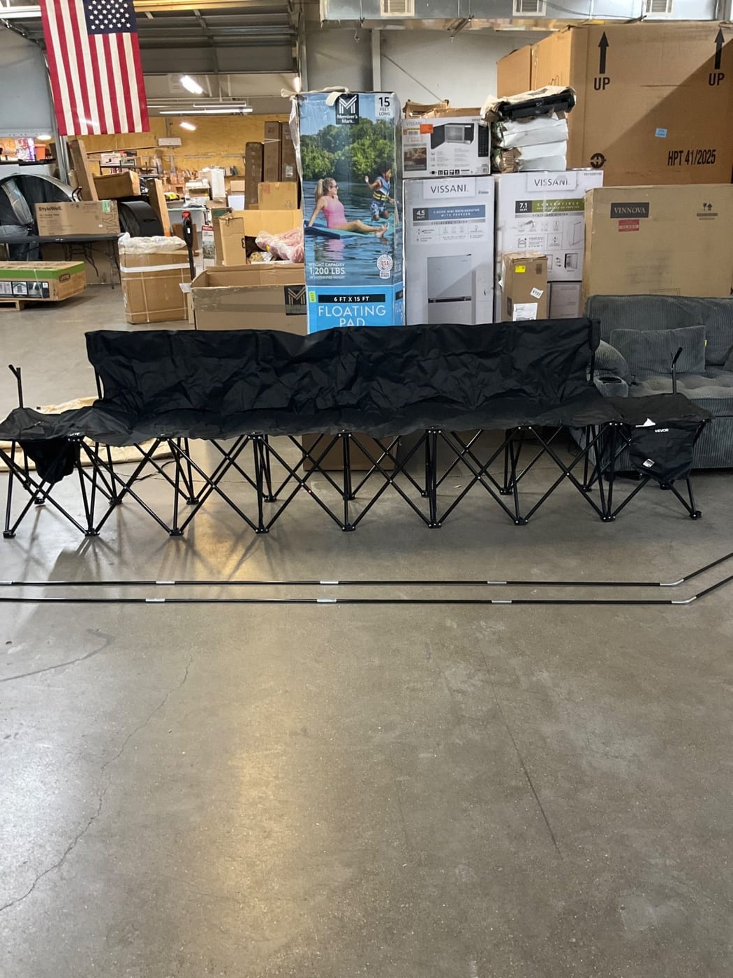 VEVOR Folding Team Sports Bench with Canopy, Black